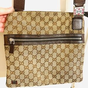 Authentic Gucci Sherry crossbody.